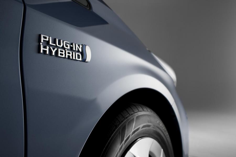  Toyota Prius Plug-In Hybrid 2012 года  (фото 75 из 75)